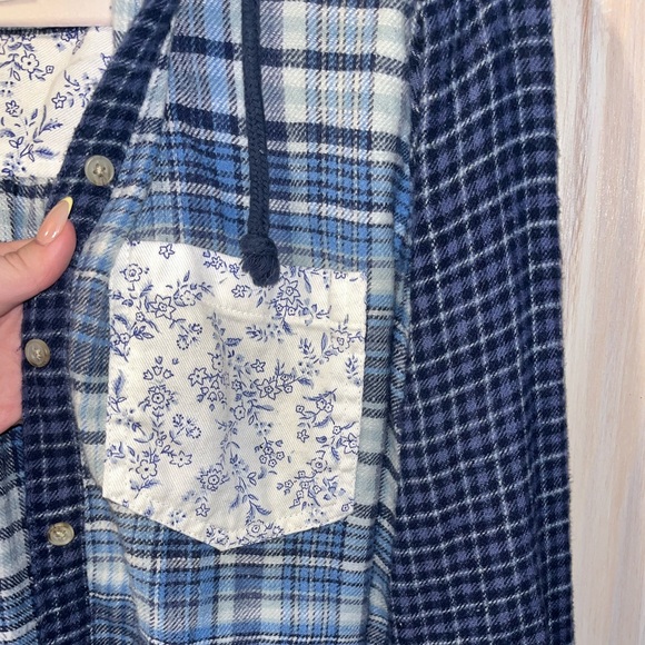 American Eagle patchwork Flannel, Size XS but oversized - Picture 2 of 2